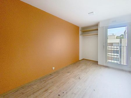 Appartement à louer - ÉPERNAY - Appartement 3 pièces avec balcon - Photo 2