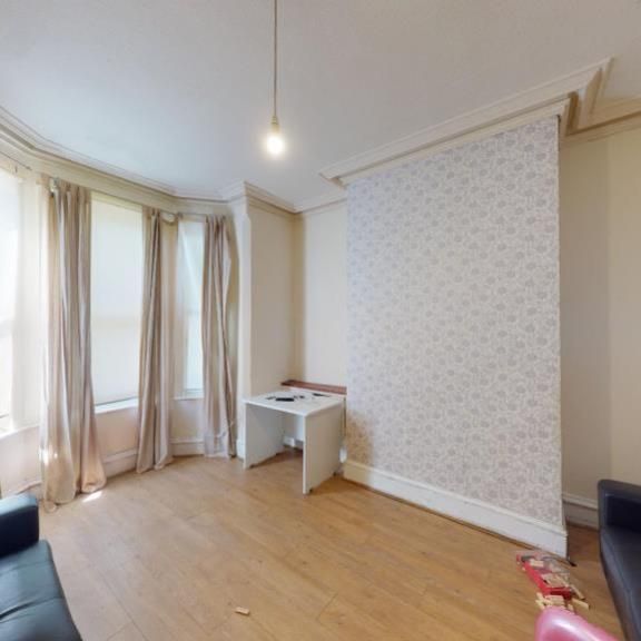 7 bedroom semi-detached house to rent - Photo 1