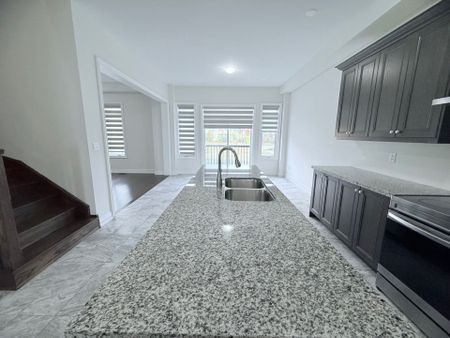 For Lease - 538 Baker Hill Boulevard, Whitchurch-Stouffville, Ontario - Photo 3