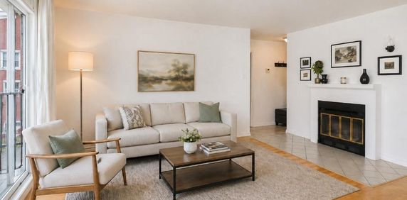 Grand condo 5½ rénové à louer – Chomedey, Laval - Photo 2