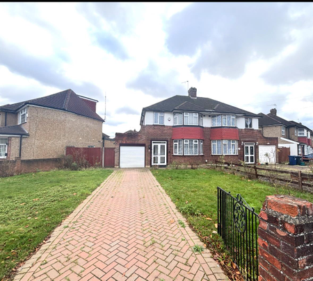 3 bedroom house - semi-detached - Photo 2