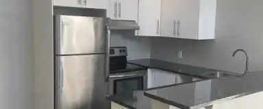 Beautiful, sunny 1 bd apartment in North Glenora | 10973 141 Street Northwest, Edmonton - Photo 1