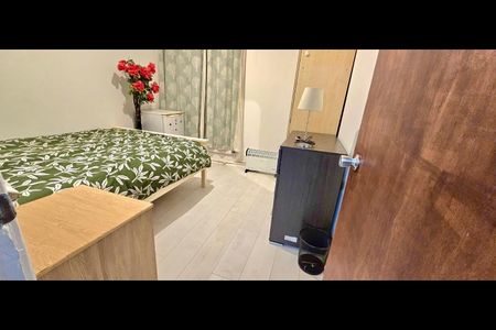 Room in a Shared Flat, Reardon House, E1W - Photo 5