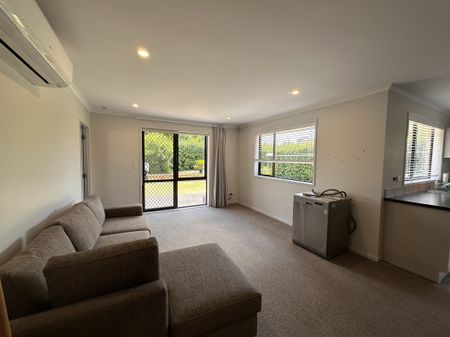 Stunning Brick Home - Fully Fenced & Feels Like New! - Photo 2