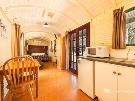 UNIQUE TRAIN CARRIAGE ACCOMMODATION - Photo 4