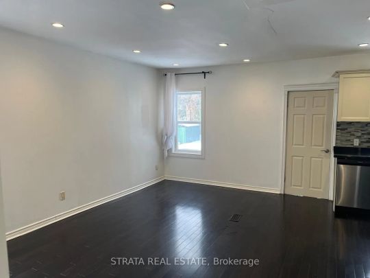 220 Holborne Avenue - Photo 1
