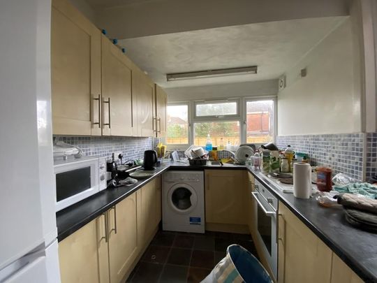 4 bedroom semi-detached house to rent - Photo 1