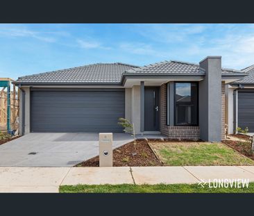 8 Tipperary Drive, Rockbank, Vic 3335 - Photo 2