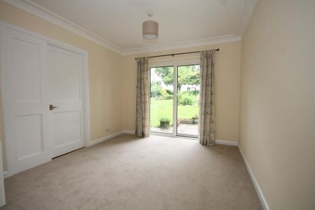 4 bedroom detached bungalow to rent - Photo 5