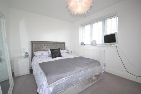 2 bedroom semi-detached house to rent - Photo 4
