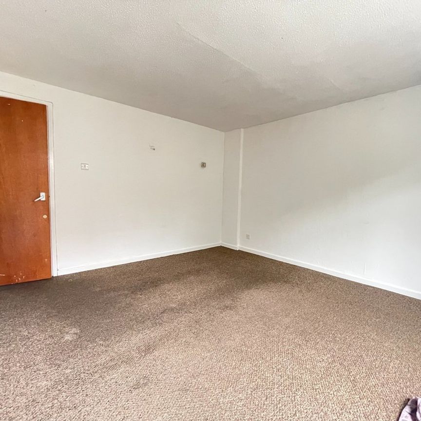 4 Bed Terraced House, Westbury Road, IG11 - Photo 1