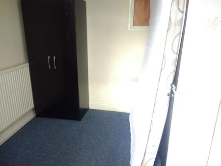 4 Bed Terraced House, Queens Road, NG9 - Photo 2