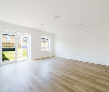 3 bedroom semi-detached house to rent - Photo 1