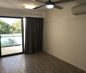 MODERN STUDIO APARTMENT - Photo 2