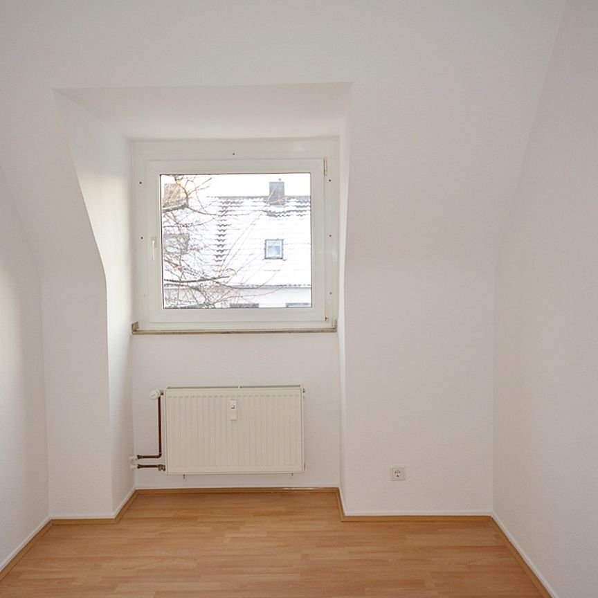 Ganz ruhig und gemütlich unterm Dach in Krefeld-Uerdingen: Renovierte 3-Zimmer-Wohnung im Grünen - Photo 1