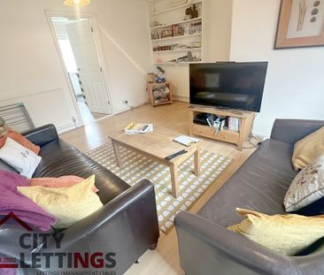 2 Bedroom Mid Terraced House - Photo 3