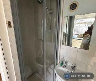 4 bedroom semi-detached house to rent - Photo 5