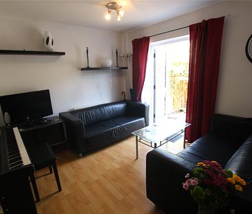Double Room with Parking & Garden- SE16 - Photo 1