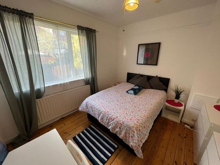 Room in a Shared House, Buckhold Road, SW18 - Photo 4