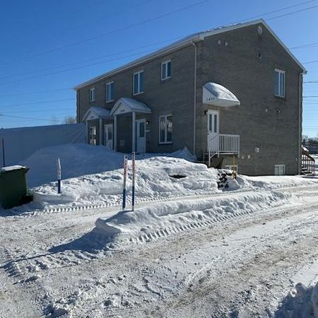 Super Condo Une Chambre 2 Stat. Charlesbourg - Photo 3