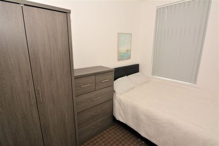 Flat 1, Room 2 - Photo 2