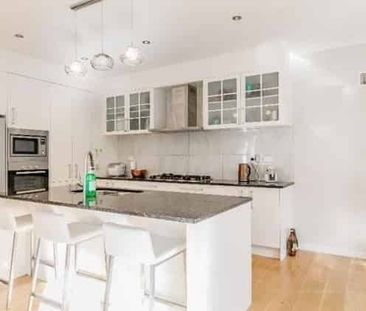 Spacious Luxury Rental in Prime Albany Location - Photo 3