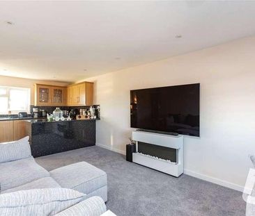 Alderney Gardens, Wickford, Essex, SS11 - Photo 1