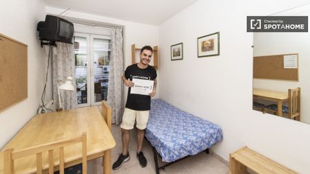 madrid, Community of Madrid 28015 - Photo 5