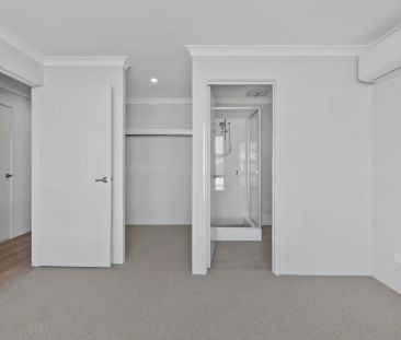 Brand New 5 Bedroom House in Prime Dudley Park Location - Photo 2