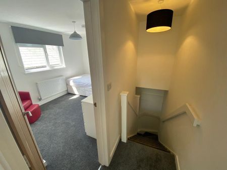 3 bedroom flat to rent - Photo 3