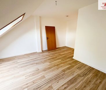 Ganz frisch renovierte 3-Raum-Dachgeschosswohnung auf der Parkstraße in Annaberg! - Photo 3