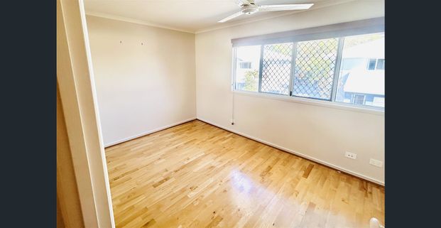 18 Lake Weyba Drive, Noosaville, Qld 4566 - Photo 1