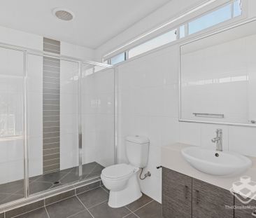 Spacious and Stylish Townhome in Prime Rochedale Location - Photo 5