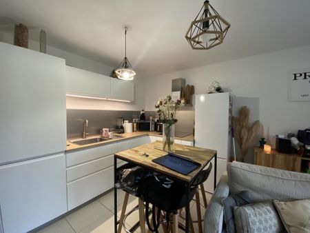 Location Appartement 2 pièces 38m² SANARY SUR MER 83110 - Photo 3