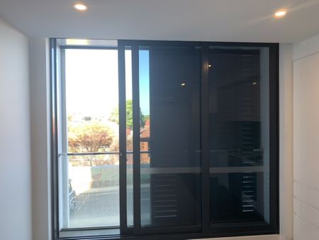 ELEGANT ONE BEDROOM, ONE BATHROOM APARTMENT - Photo 4