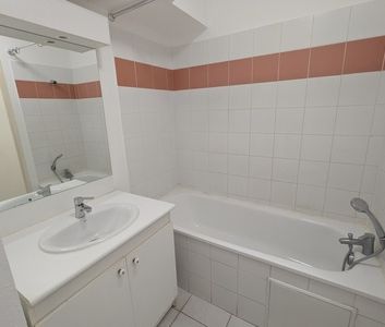 Location Appartement 1 pièce 36m² ISTRES 13800 - Photo 3