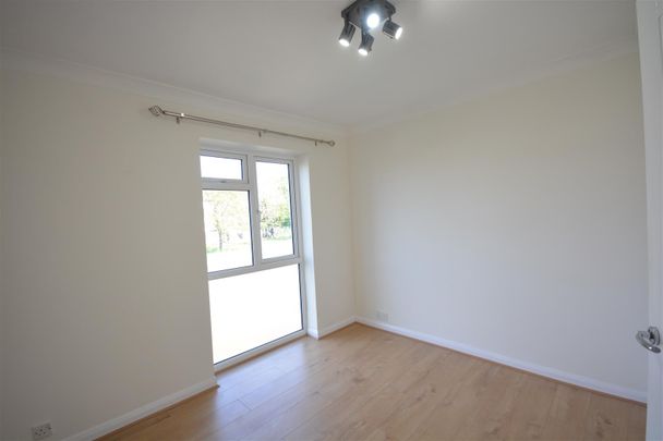127 Stonecot Hill, Sutton, London, SM3 9HS - Photo 1