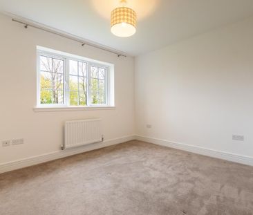 3 bedroom flat to rent - Photo 3