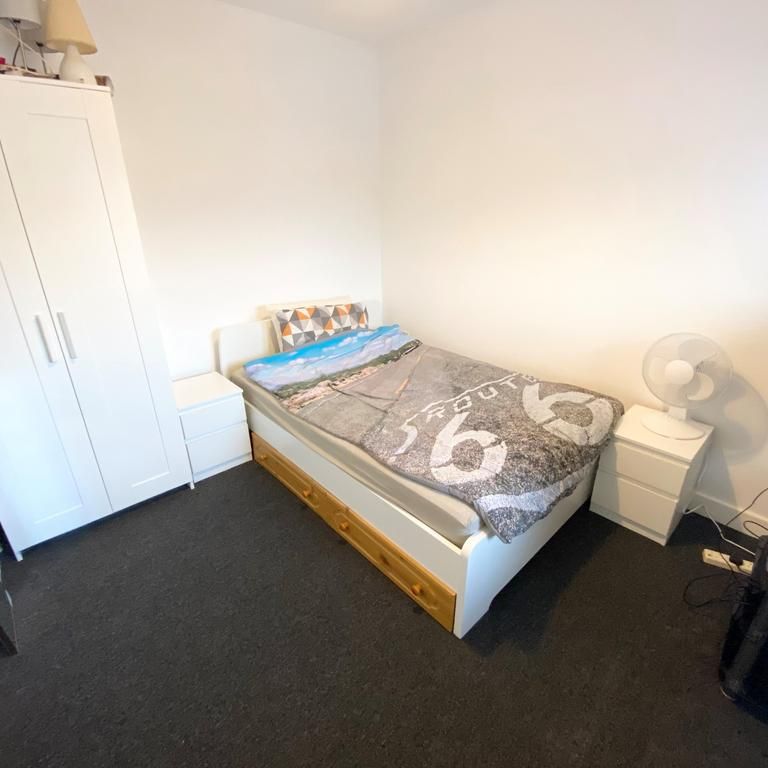 House to rent - Photo 1