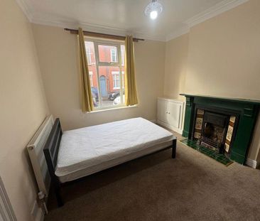 4 bedroom terraced house to rent - Photo 3