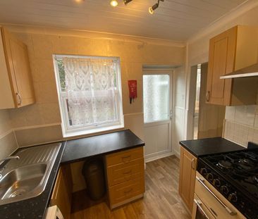 4 Bed Terraced House, Mayors Croft, CV4 - Photo 4