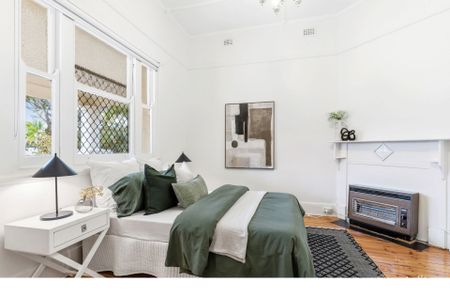Spacious Family Home in Highly Desirable Suburb - Photo 3