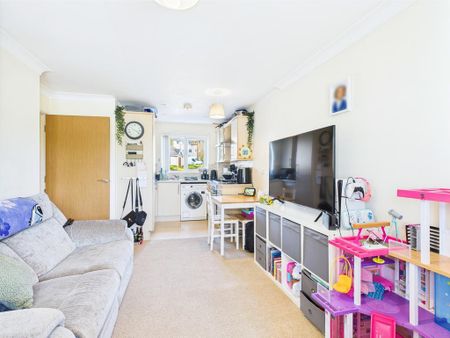 1 bedroom ground floor flat to rent - Photo 5