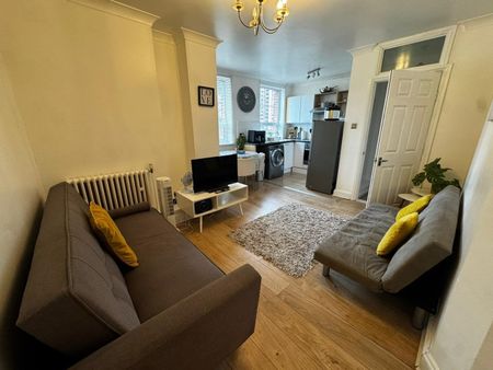 2 Bed Flat, Atlantic Mansions, SO14 - Photo 4