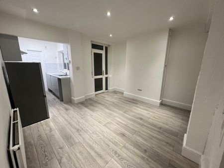 Astley Avenue, Coventry, CV6 - Photo 4