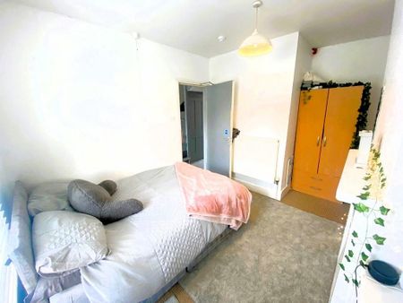 6 bedroom terraced house to rent - Photo 2