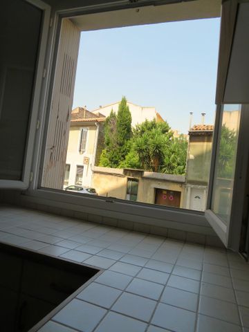 Nîmes, T4, 750€ H.C, Place Hubert Rouger, 83m² - Photo 4