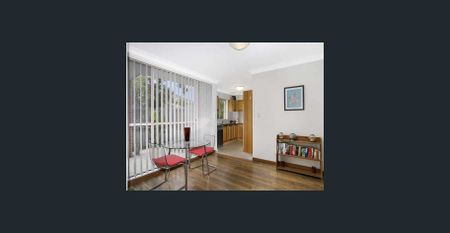 Spacious modern apartment with a courtyard size outdoor living space - Photo 4