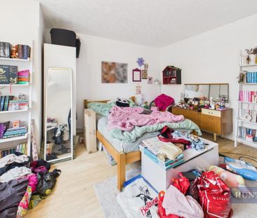 5 bedroom House To Let - Photo 3