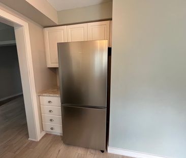 For Lease - 20 Brown Street, Barrie, Ontario - Photo 4